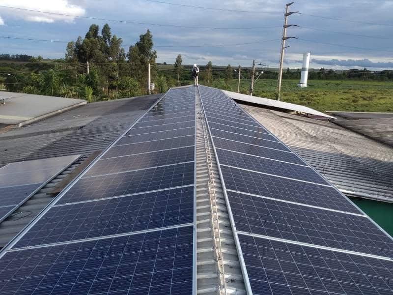 A Cogera energia oferece a instalação de painéis solares em diversas regiões do país