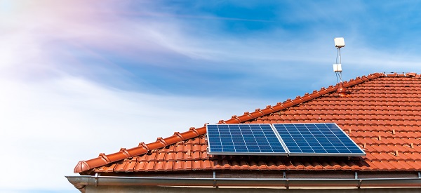 A energia fotovoltaica ajuda a economizar na conta de luz mensal